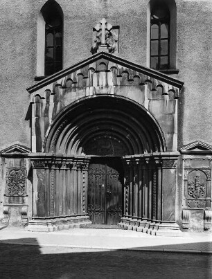 Sankt Veit an der Glan. Pfarrkirche Sankt Veit. Westportal (1201/1225 und 1884-1891)