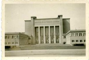 Dresden-Altstadt, Lingnerplatz 1. Deutsches Hygienemuseum (1927-1930; W. Kreis). Hauptfront