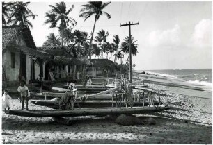 Pernambuco, Hütten und Boote am Strand