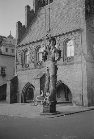Stendal. Gerichtslaube mit Roland