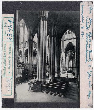Köln: Dom, Inneres, Blick in Richtung Langhaus und Querschiff aus dem nördlichen Chorseitenschiff
