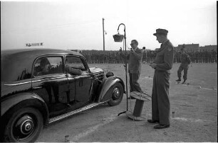 Demonstration der Wirkung von Alkohol auf Autofahrer im Rahmen der deutsch-amerikanischen Verkehrssicherheitswoche.
