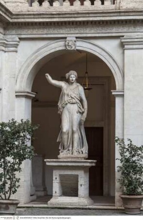 Statue einer Mänade