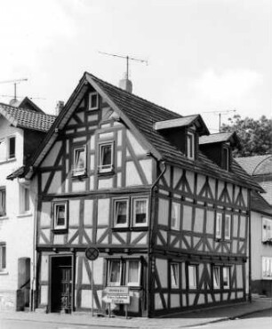 Fachwerkwohnhaus (Fachwerkwohnhaus); Alsfeld, Altenburger Straße 1