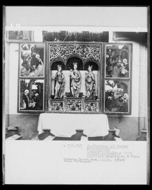Marienaltar: Madonna umgeben von Heiligen Katharina und Barbara