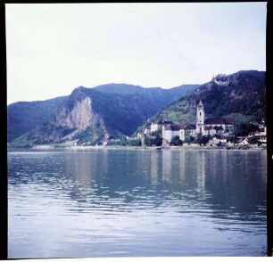 Dürnstein: Blick über die Donau auf Dürnstein