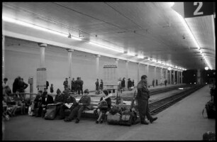 Bern: U-Bahnhof, Gleise und Bahnsteige