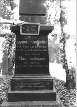 Grabstein 565 (Index: 100111485) Material: Granit Zustand: gut Maße HxBxT: 290x58x58 cm Beschreibung: postamentierter Obelisk Steinmetz: Seiter Besonderheit: Doppelgrab: Grabstein 565A