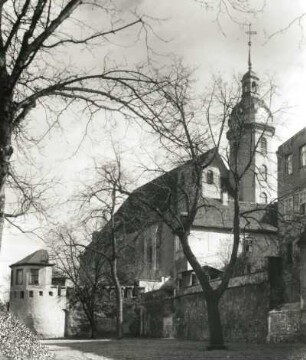 Torgau, Stadtkirche St. Marien : Torgau. Stadtkirche Sankt Marien. Ansicht von Nordwesten gegen Weichhaus und Stadtmauer