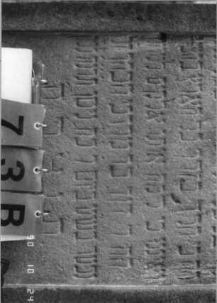 Grabstein 73 (Index: 100116213) Material: Sandstein Zustand: gut Maße HxBxT: 166x60x17 cm Beschreibung: aufgesockelte Stele mit Rundbogenabschluß Symbolik: Schofar, Cohanim-Hände Besonderheit: kulturhistorisch wertvoll / hist.-wiss. Gründe (Gemeindestellung): Grabstein 73B (Nachholaufnahme)