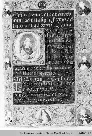 Collectarium : Buchseite mit Randbordüre, eingeschlossenen Medaillons mit Heiligen und Christusmonogramm, Text und historisierter Initiale E mit einem Propheten