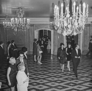 Vestibül Staatsoper, 1969. SW-Foto © Kurt Schwarz.