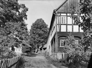 Bertsdorf : Bertsdorf. Dorfansicht mit Umgebindehaus