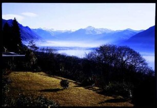 Orselina: Ausblick vom Hotelzimmer auf See, Richtung Bellinzona
