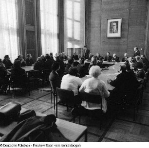 Internationale Kommunalpolitiker: Vorbereitungskommision? für das 9. Kolloquium (1972.03); Uno Vereinigung im Rathaus (1972.03.20); Schwedische Kommunalpolitiker mit Böhme (1972.07); Wrozlawer Stadtverordnete (1972.12); Ostrawa (1973.05); Präsident der französischen Abgeordneten (1974.01)