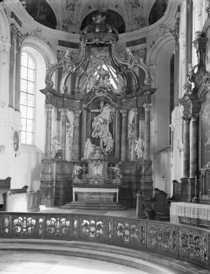 Hochaltar mit Kreuzabnahme, Heiliger Dreifaltigkeit, Abraham und Melchisedek