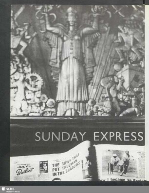 Werbetafel des Sunday-Express