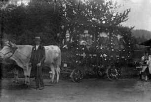 Festwagen zum Schulfest 1929 am Bahnhof
