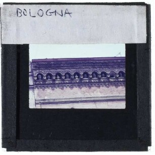 Bologna, Palazzo Isolani : Kranzgesims, Detail