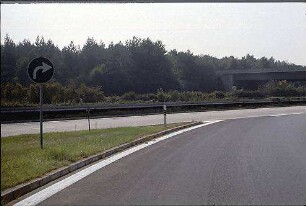 Ausfahrt aus Kreisel Nordwest (Baden-Baden Richtung Basel) zu Nebenfahrbahn West (Karlsruhe Richtung Basel)