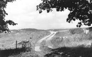 Berzdorf auf dem Eigen. Weg zum Windmühlenberg (rechts im Bild). (Ort 1969/1970 devastiert)