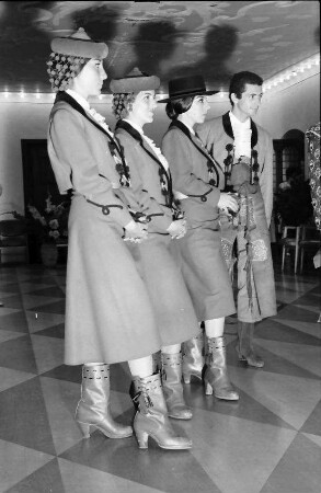 Freiburg: Besuch einer Tanzgruppe des Spanischen Nationalzirkus beim Oberbürgermeister
