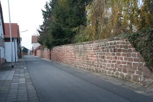 Mauereinfriedung (Massivbau); Otzberg, Hintergasse, Hintergasse 6, Hintergasse 4