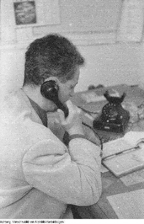 Auszeichnung von Aktivisten der ersten Stunde, Heinz Nicolaus im VEB Prefo, Heinz Fiedler am Telefon, Stadtrat Helmuth Welz, Übergabe einer Fahne aus Smolensk von Soldaten der Sowjetarmee, u.a., Mai-Juni 1965