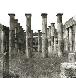 Pompeji. Haus des Epidius Rufus. Atrium mit 16 dorischen Säulen