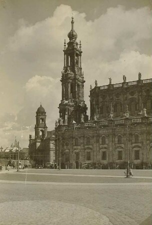 Dresden, Katholische Hofkirche : Dresden. Katholische Hofkirche. Blick vom Theaterplatz