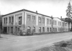 Bärenstein, Oberwiesenthaler Straße 54. Fabrikgebäude (VEB Obererzgebirgische Posamenten- und Effektenwerke). Straßenansicht