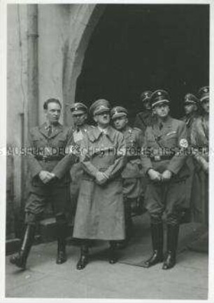 Hitler während seiner Rundreise zum Einmarsch ins Sudetengebiet