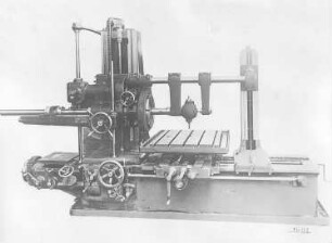 Horizontal-Bohr- und Fräsmaschine mit Vertikal-Fräseinrichtung (Defries) : Technikgeschichte | Maschinenbau | Werkzeuge und Werkzeugmaschinen | Bohr-Fräs-und Stoßmaschinen