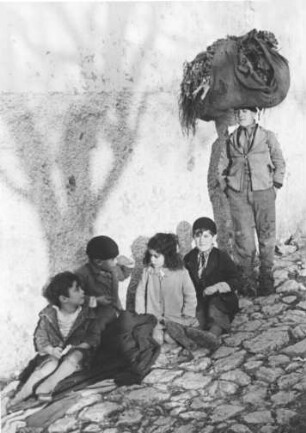 Italien. Insel Capri. Kinder auf einer Straße. 1938