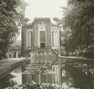 Dresden-Tolkewitz. Krematorium (1909-1911; F. Schumacher). Eingangsseite