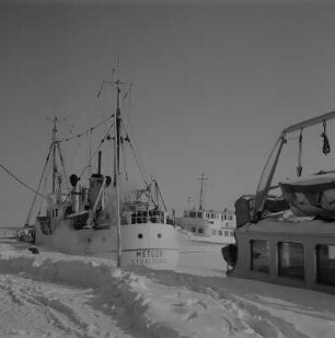 Stralsund. Hafen mit Schiffen im Winter