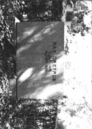 Grabstein 55 (Index: 100109086) Material: polierter Granit, Metallbuchstaben Zustand: sehr gut Maße HxBxT: 118x135x21 cm Beschreibung: Stele, breit: Grabstein 55