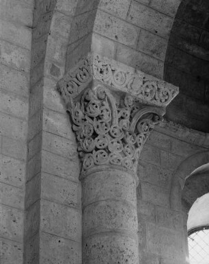 Romanische Kapitelle im Inneren — Kapitell 43: Laubwerk in Spiralen