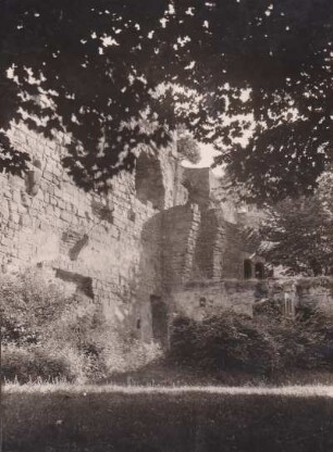 Burg Nanstein bei Landstuhl, Burgruine Sickingen. Ansicht der inneren Burg