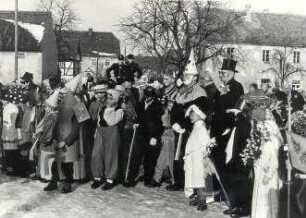 Vogelhochzeit in Malschwitz : Ort: Malešecy / Malschwitz. "Ptači kwas" (Vogelhochzeit). Kinder in Kostümen