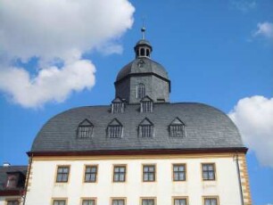 Gotha - Schloss Friedenstein : Der Westturm der weiträumigen Dreiflügelanlage des Schlosses Friedenstein. Aufgenommen in Gotha am 5. September 2010