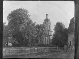 Die Kirche im Park von Schloß Buch
