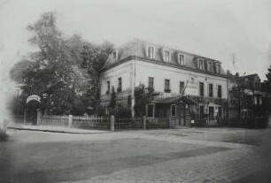 Weißer Hirsch (Dresden-Weißer Hirsch), Rißweg 39. Wohnhaus mit Restaurant "Erholung". Eckansicht