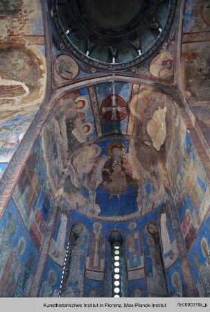 Die Ausmalung der Sankt Nikolauskirche : Thronende Madonna mit Kind und Erzengeln