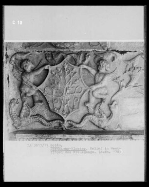 Engel halten Relief mit der Wurzel Jesse (?)