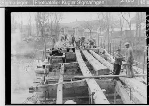 Landesbauamt Sigmaringen - Umbau der Nepomukbrücke (Bauhofbrücke); Blick auf die Brücke; Brückenboden entfernt