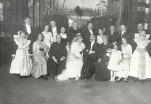 Hochzeit in der Oberlausitz : Gesellschaftliche Volkskultur - Sitten im Laufe des menschlichen Lebens - Hochzeit. Ort: Hornja Łužica / Oberlausitz. Hochzeit von Johann Brühl/Jan Bryl-Serbin, ca. 1914