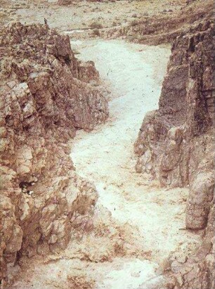 [Masada, es-sebbe] Wadi voll Wasser