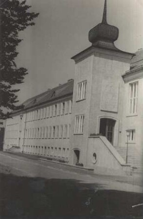 Poliklinik in Hoyerswerda : Poliklinika we Wojerecach