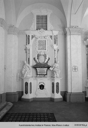 Altararchitektur mit weiblichen Allegorien